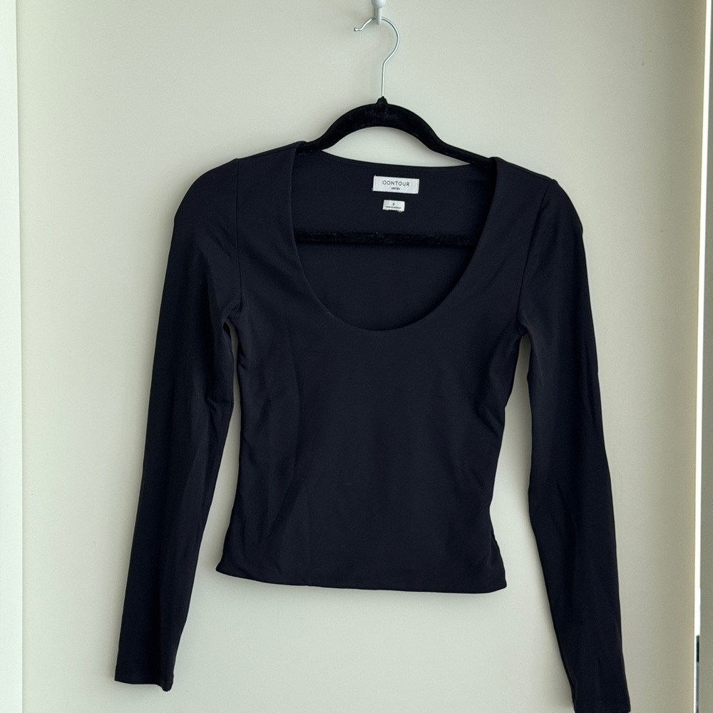 Aritzia Black contour scoop neck